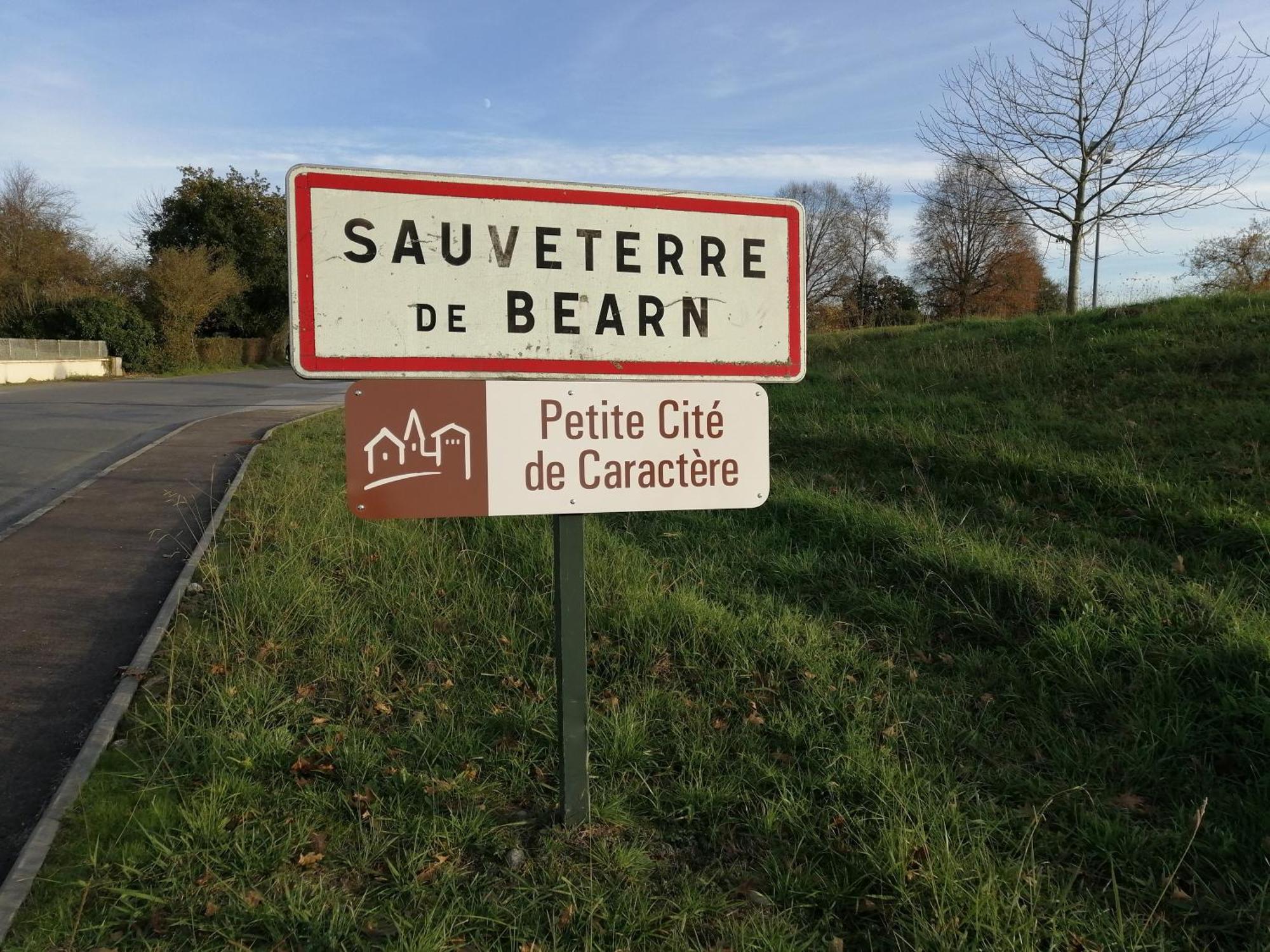 Appartement Dans Village Medieval Sauveterre-de-Bearn Kültér fotó